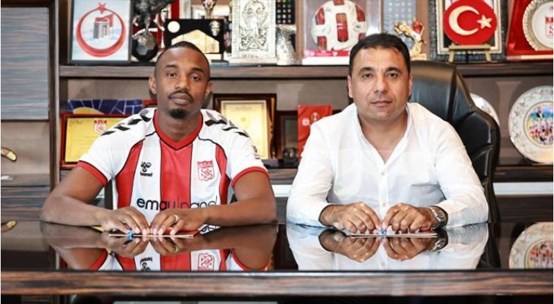 sivasspor-fransali-futbolchunun-muqavilesini-uzadib