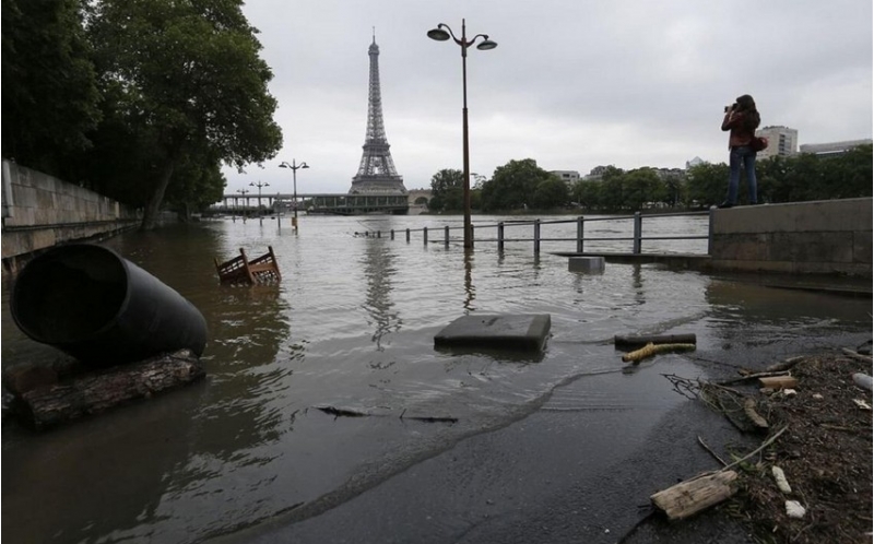 paris-2024-triatlon-yarishi-sena-chayinda-suyun-chirkli-olmasi-sebebinden-texire-salinib