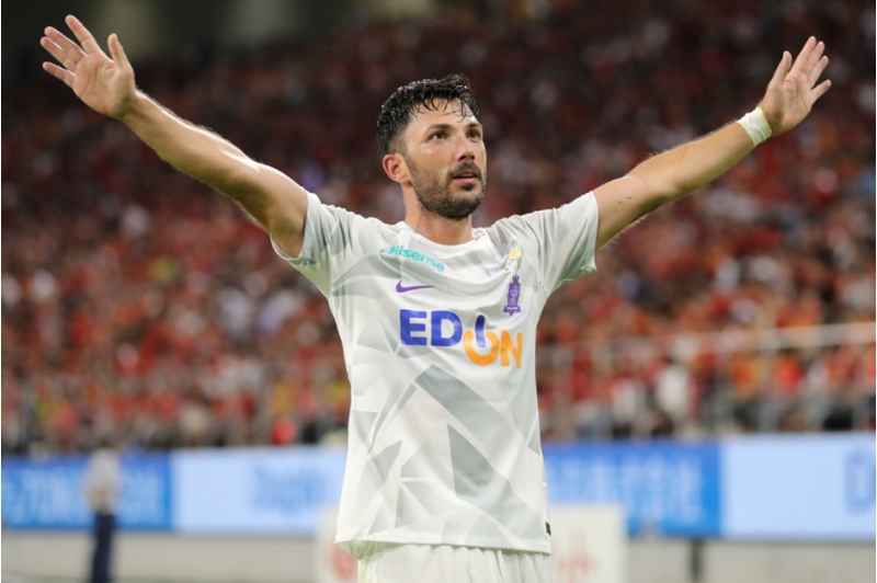 turkiyeli-futbolchudan-yaponiya-liqasinda-diqqet-cheken-performans