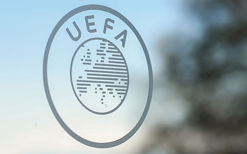 uefa-chempionlar-liqasi-matchinda-nasist-pankarti-numayish-etdirdiyi-uchun-barselonani-cezalandirib