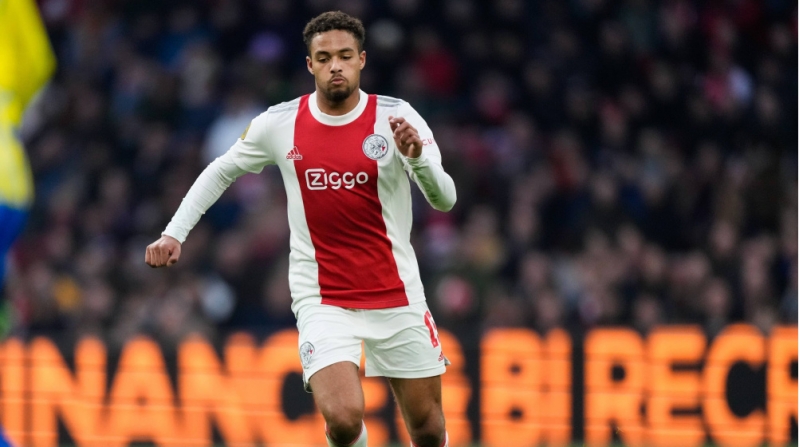 fenerbagcha-niderlandli-oyunchu-ile-maraqlanir-2