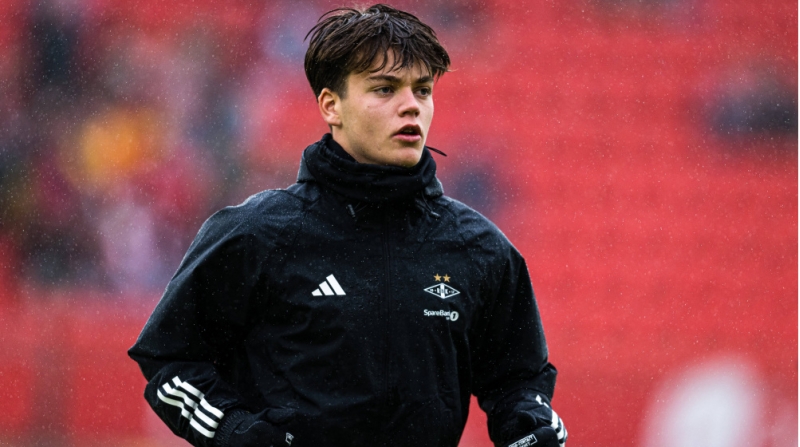 manchester-yunayted-17-yashli-futbolchu-ile-maraqlanir