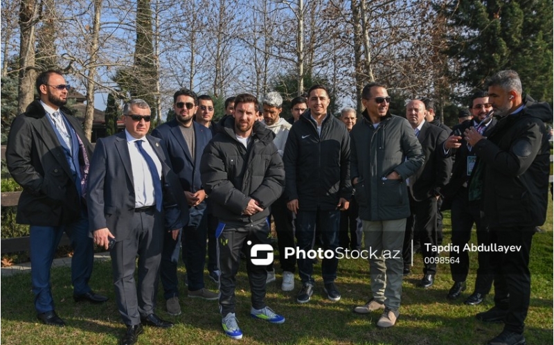 lionel-messi-bakida-qarabag-atlarini-izleyib