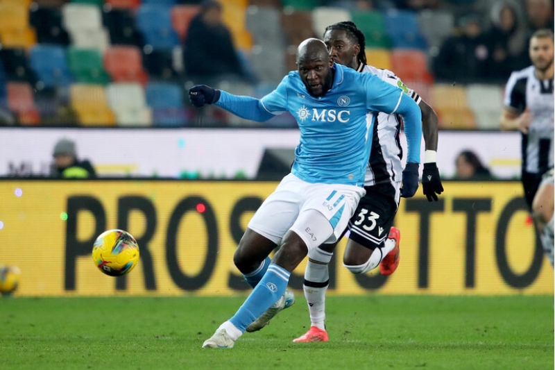 napoli-3-xali-3-qolla-qazandi