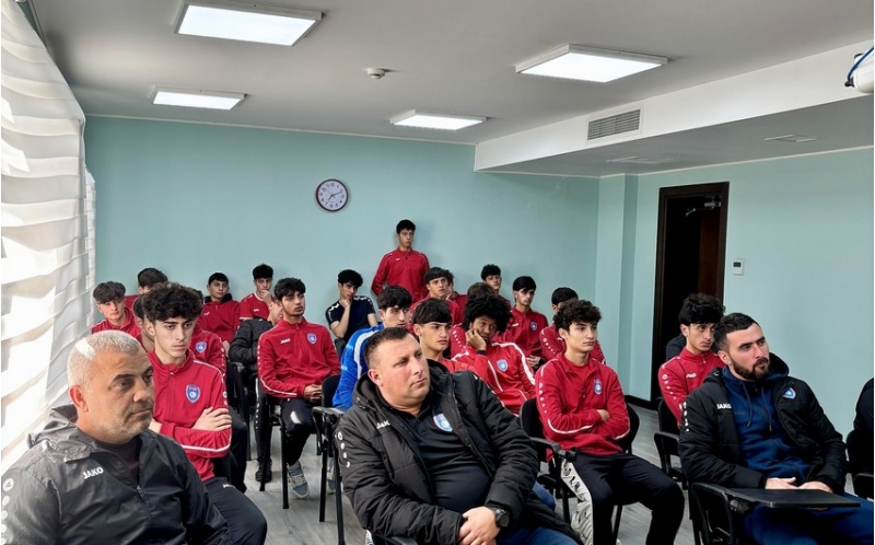 turan-tovuzun-akademiyasinin-komandalarina-seminar-kechirilib