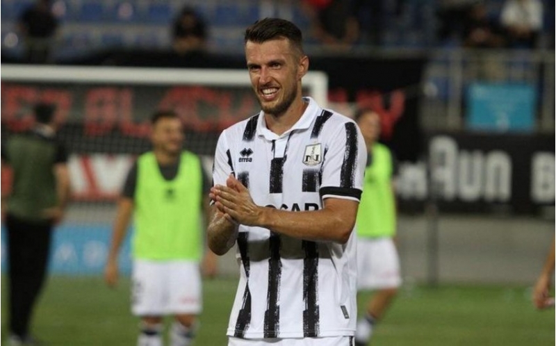 neftchi-legioneri-ile-yollarini-ayirib