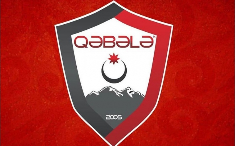 qebele-iki-futbolchusu-ile-yollarini-ayirib