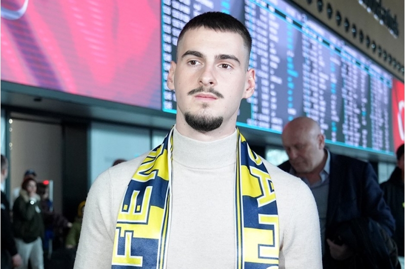 fenerbagcha-yeni-transferin-problemini-chozdu