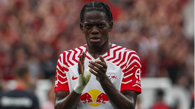 manchester-yunayted-fransali-futbolchu-uchun-herekete-kechib