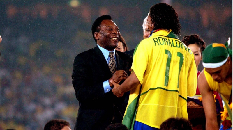 ronaldinyo-futbol-tarixinin-en-yaxshi-oyunchusunun-adini-achiqladi