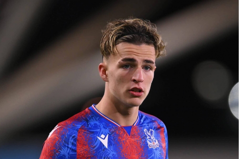 chelsi-17-yashli-futbolchu-ile-maraqlanir