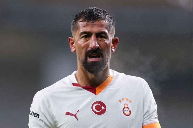 qalatasaray-da-ayriliq-yashana-biler