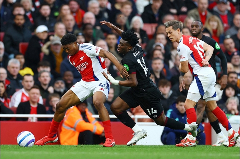 arsenal-london-derbisinde-meglub-oldu