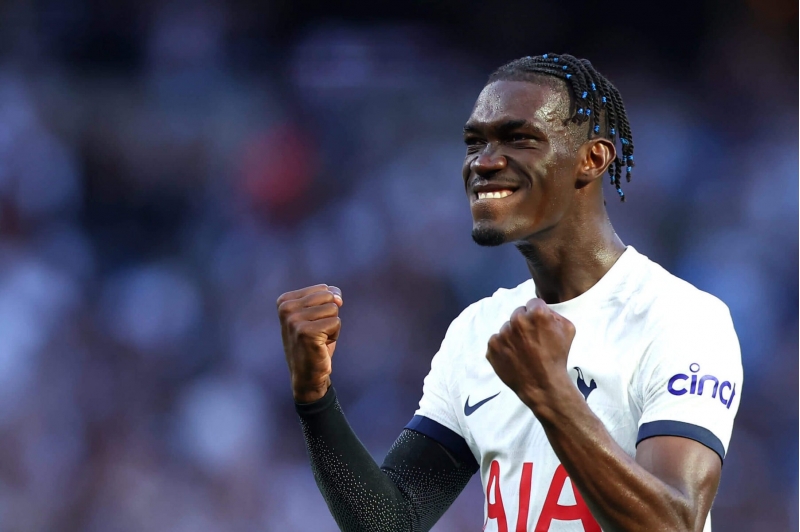 tottenhem-afrikali-futbolchusunu-satacaq