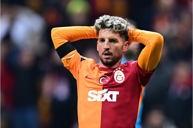 qalatasaray-ulduzu-ile-vidalashir-2