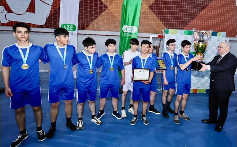 shahin-bagirov-voleybol-uzre-rayon-birinciliyinin-qaliblerini-mukafatlandirib