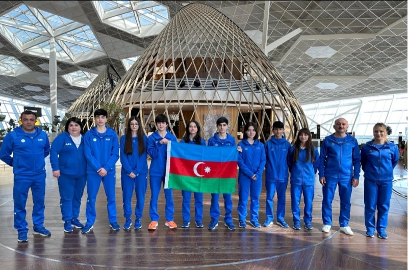 stolustu-tennischiler-serbiyaya-yollaniblar