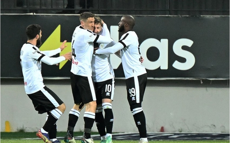 neftchinin-heyetinde-15-ci-qolunu-vurub