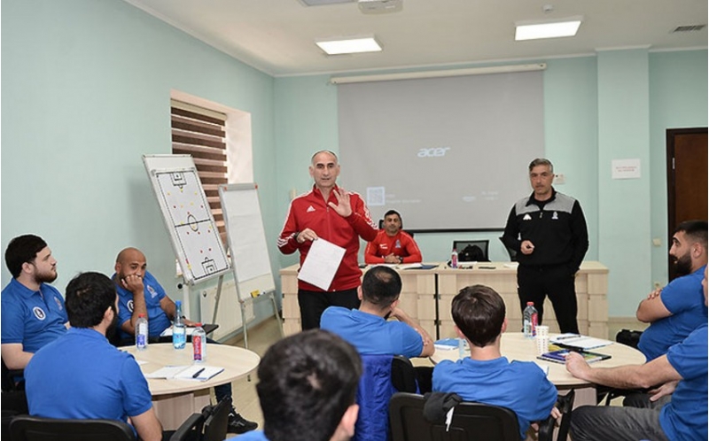 bakida-uefa-nin-c-kateqoriyali-meshqchi-kursunun-i-merhelesi-kechirilir