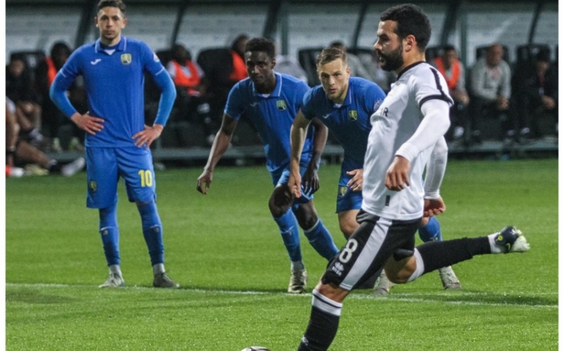 neftchide-60-ci-qolunu-vurub