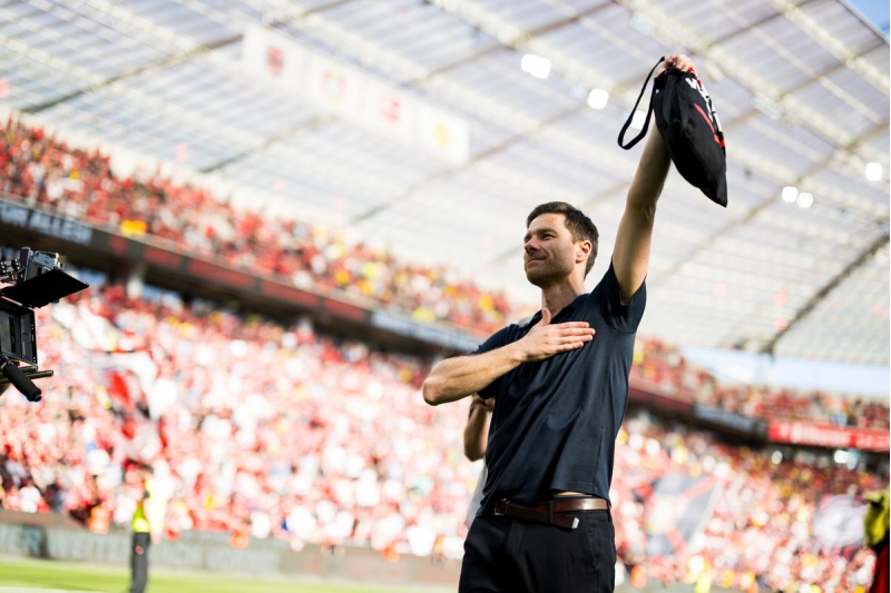 xabi-alonso-ispaniyali-futbolchunu-isteyir