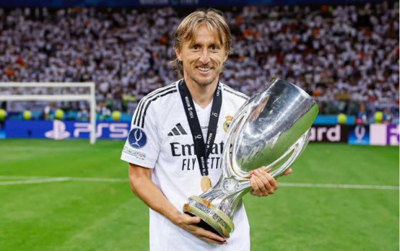 real-madrid-efsanesi-ile-vidalashdi