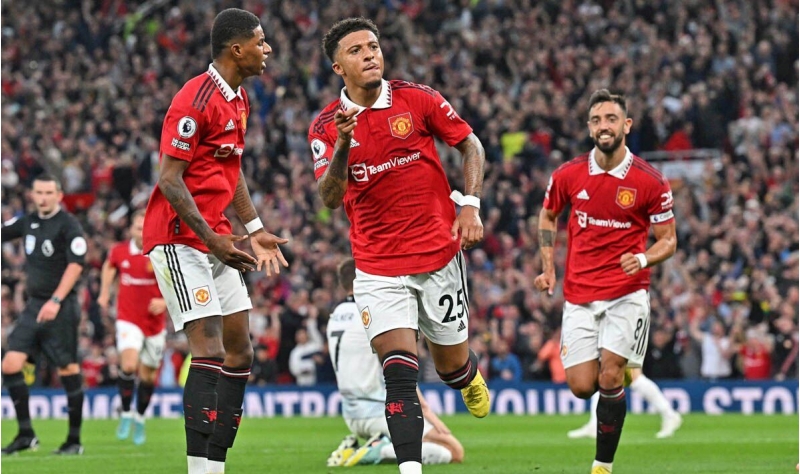 manchester-yunayted-3-futbolchusu-ile-yollarini-ayiracaq