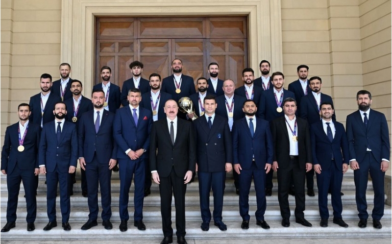 ilham-eliyev-minifutbol-uzre-dunya-chempionatinin-qalibi-olan-azerbaycan-milli-komandasinin-uzvlerini-qebul-edib
