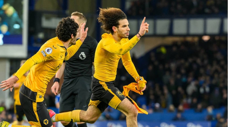 manchester-siti-elcezayirli-futbolchu-ile-maraqlanir