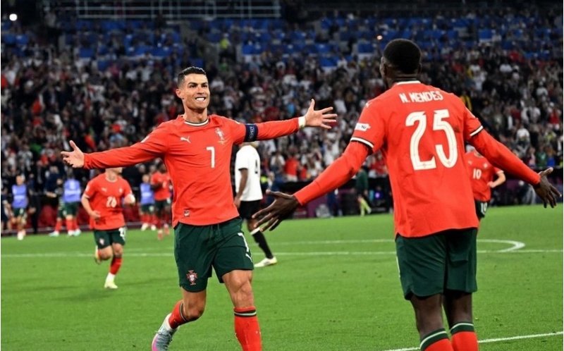 almaniyani-meglub-eden-portuqaliya-millisi-finalda