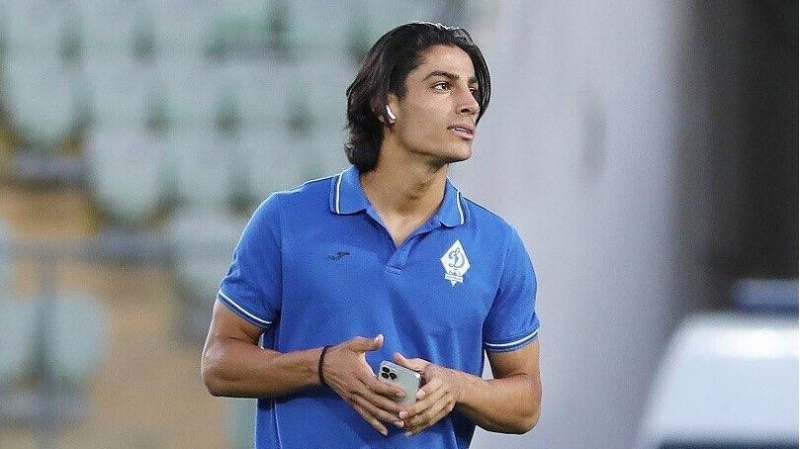 iranli-futbolchu-olkeni-terk-ede-bilmir
