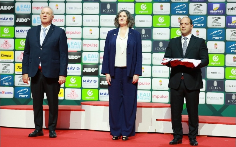 beynelxalq-cudo-federasiyasinin-bayragi-azerbaycana-teqdim-olunub