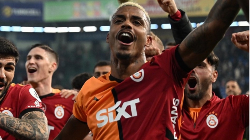 qalatasaray-qabonlu-futbolchusu-ile-vidalasha-biler