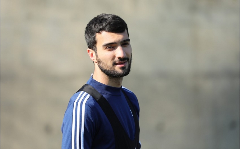 mahir-emreli-yeni-klubunda-10-nomreli-formani-geyinecek
