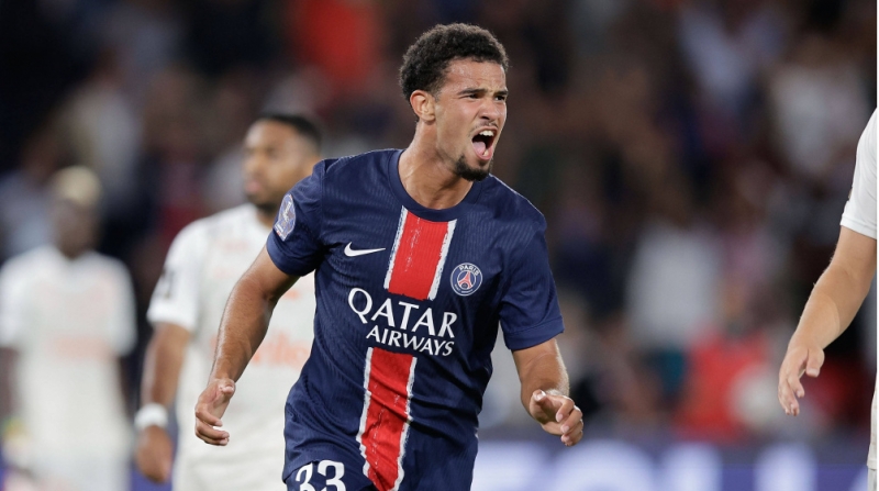manchester-yunaytedin-gozu-psj-nin-futbolchusuna-dushub