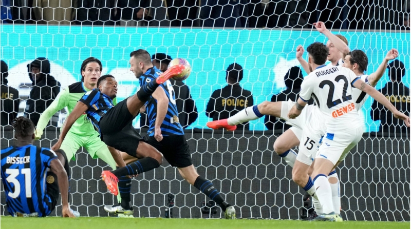 barselonanin-gozu-interin-futbolchusuna-dushub