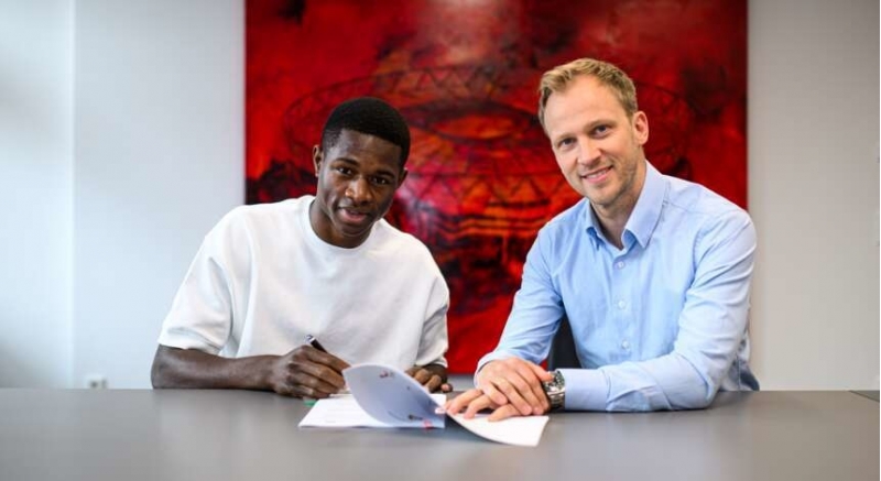 bayer-18-yashli-futbolchu-transfer-etdi