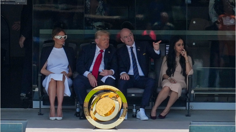 fifa-dan-donald-trampa-orijinal-hediyye