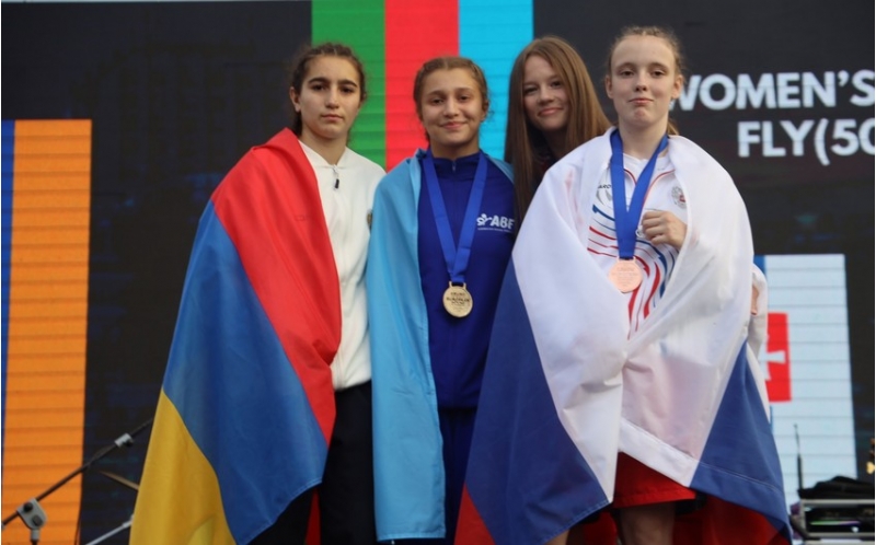 bokschumuz-ermeni-reqibine-qalib-gelerek-avropa-chempionu-olub