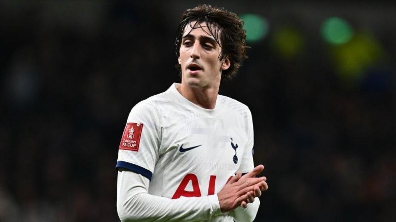 beshiktash-tottenhemin-futbolchusu-ile-maraqlanir