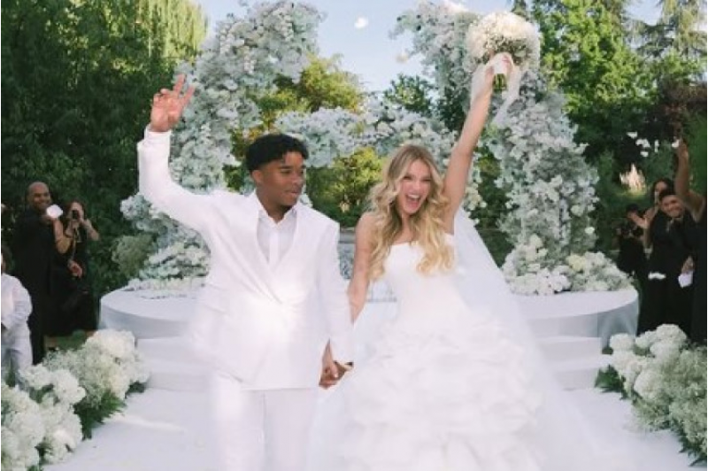 realin-futbolchusu-evlenib