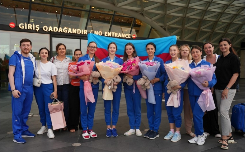 azerbaycan-bedii-gimnastlari-vetene-donubler