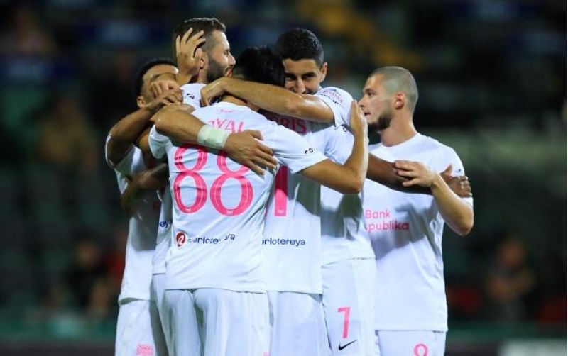 sabahin-petrokub-uzerinde-qelebesi-