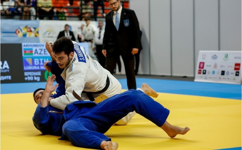 azerbaycan-millisi-eyof-u-10-medalla-17-ci-pillede-basha-vurub