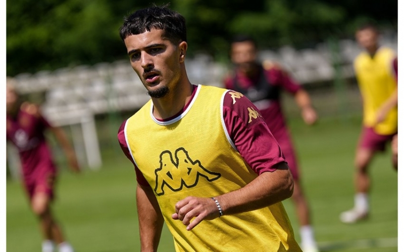 neftchinin-yeni-transferi-telim-meshq-toplanishina-qoshulub