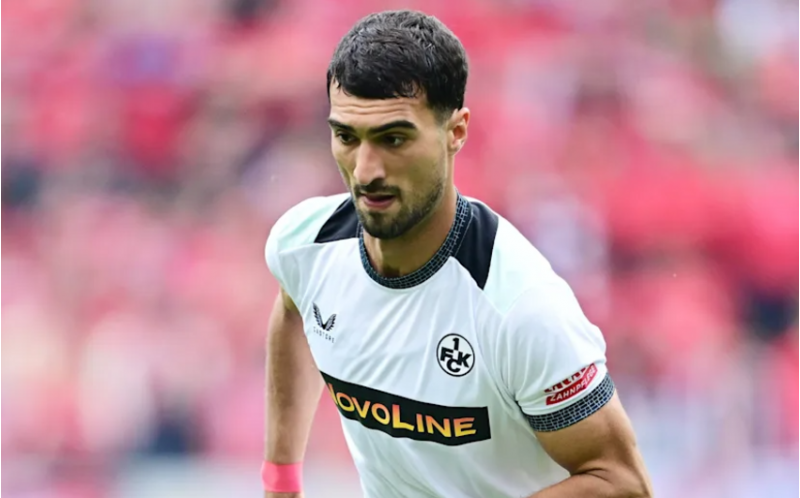 mahir-emreli-shalke-04-ile-oyunda-qol-vurmaq-isteyir