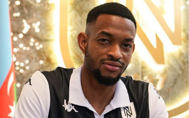 neftchi-iqor-ribeyronu-teqdim-edib