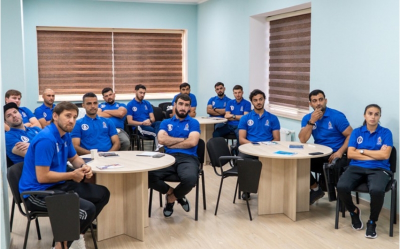bakida-uefa-b-kateqoriyali-meshqchi-kursunun-i-merhelesi-bashlayib