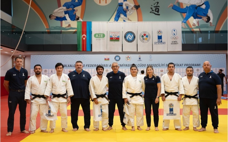 beynelxalq-cudo-federasiyasi-akademiyasinin-cudo-meshqchiliyi-uzre-sertifikat-proqrami-ugurla-basha-chatib