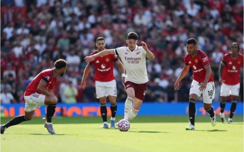 arsenal-seferde-manchester-yunaytedi-meglub-etdi